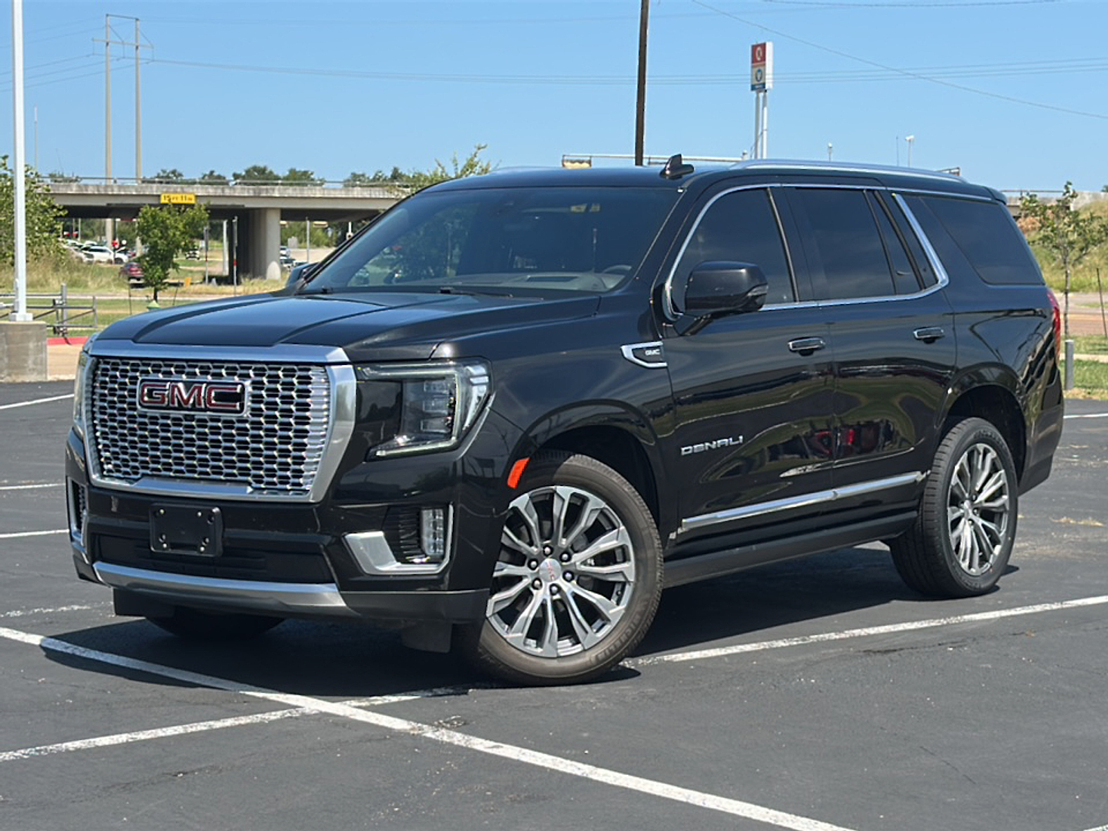 2021 Gmc Yukon Denali photo 2