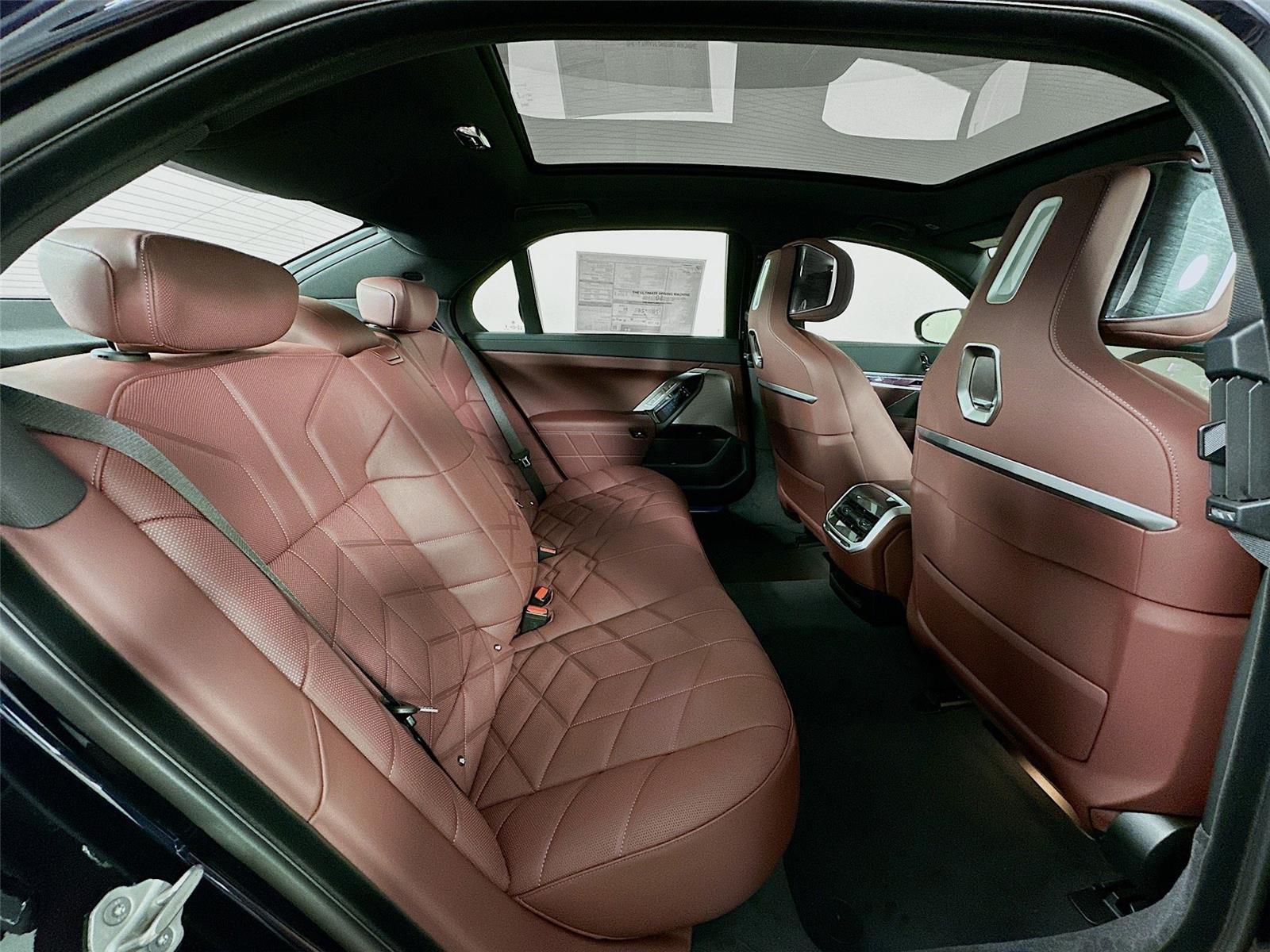 2026 Bmw 750e photo 27