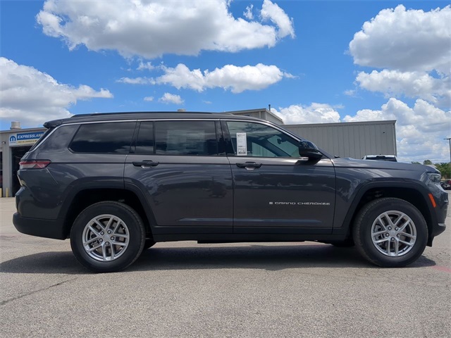 2025 Jeep Grand Cherokee Laredo photo 9