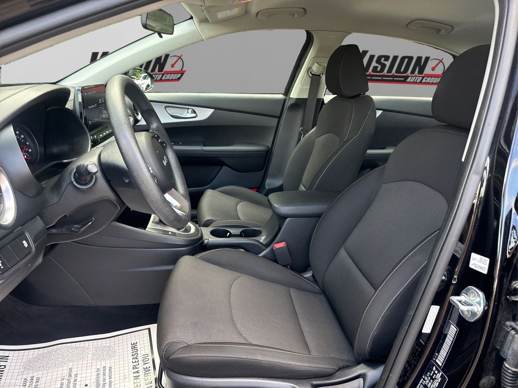 2023 Kia Forte LXS photo 9