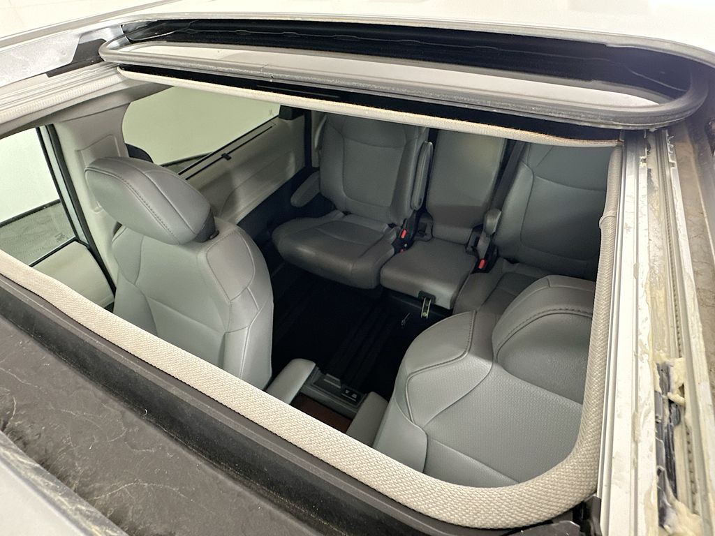 2024 Toyota Sienna XLE photo 21