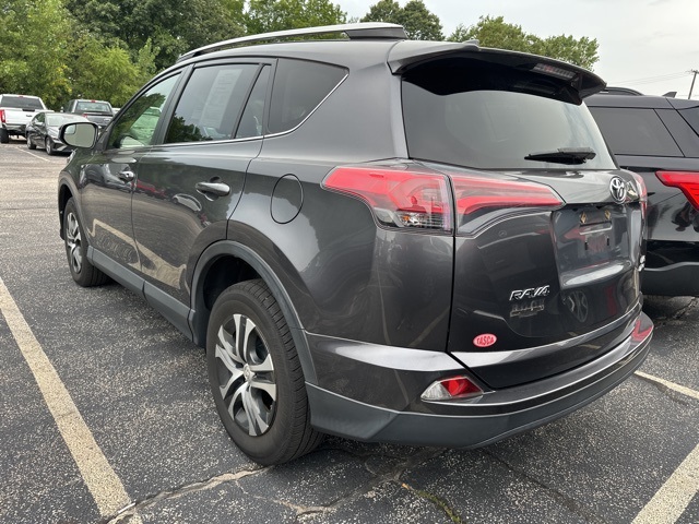 2017 Toyota RAV4 LE photo 5