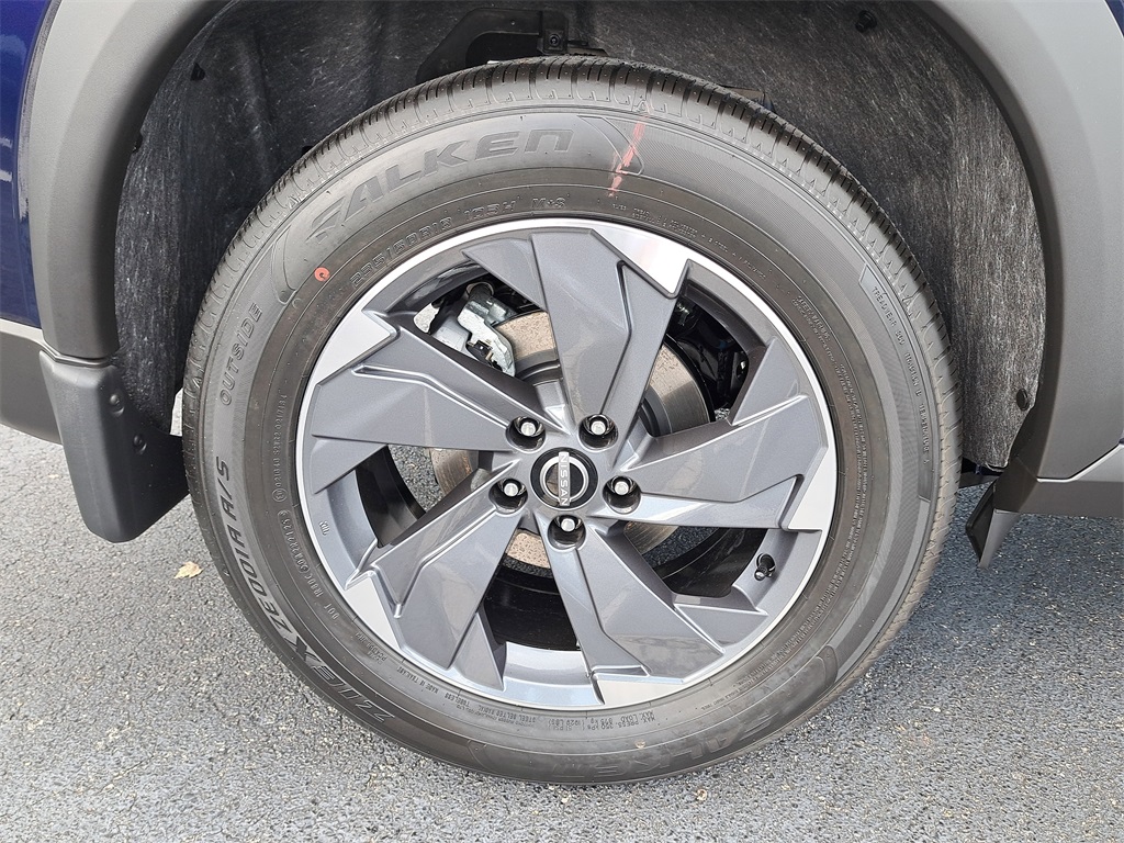 2026 Nissan Rogue SV photo 8