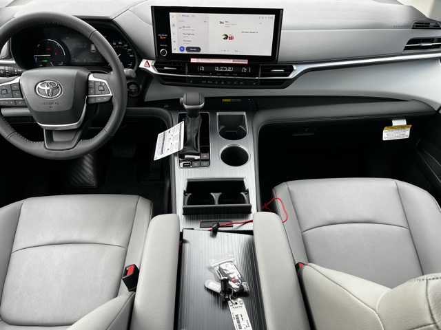 2025 Toyota Sienna XLE photo 8