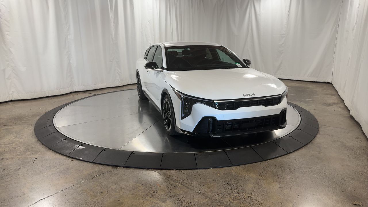 2025 Kia K4 GT-Line photo 4