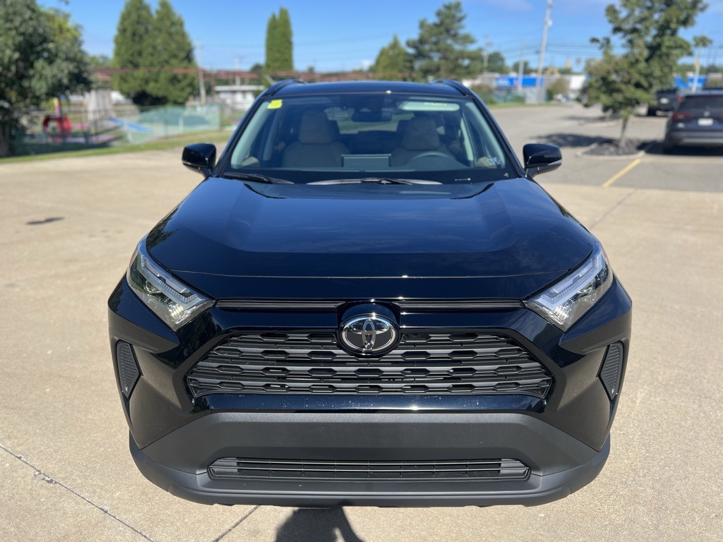 2025 Toyota RAV4 Hybrid XLE photo 7