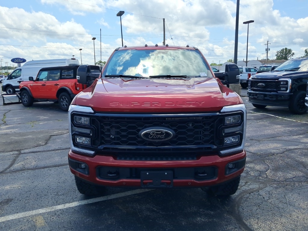 2025 Ford F-350 Lariat photo 2