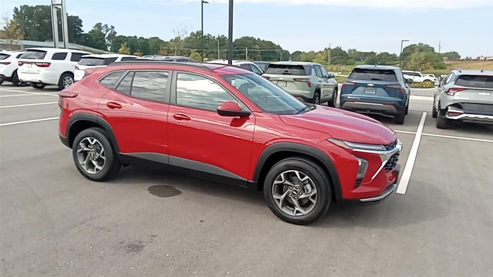 2026 Chevrolet Trax LT photo 2