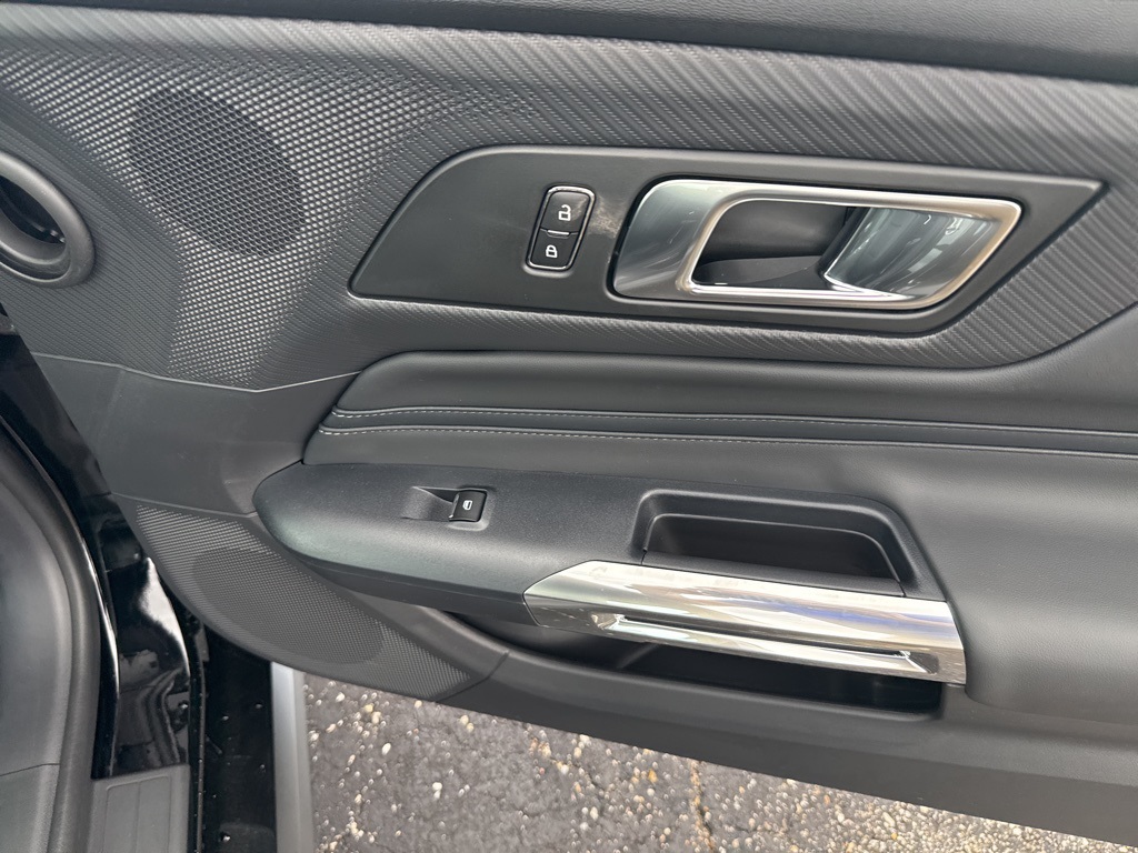 2025 Ford Mustang EcoBoost Premium photo 31
