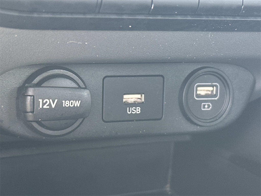 2023 Hyundai Elantra SEL photo 17