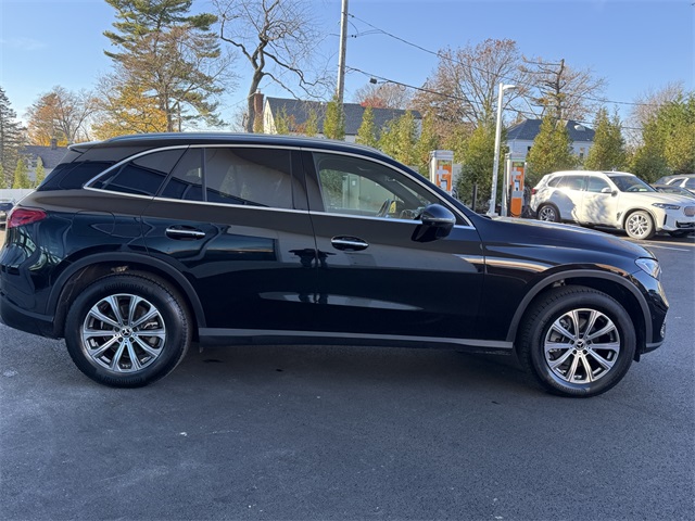 2024 Mercedes Benz GLC 300 4MATIC photo 4