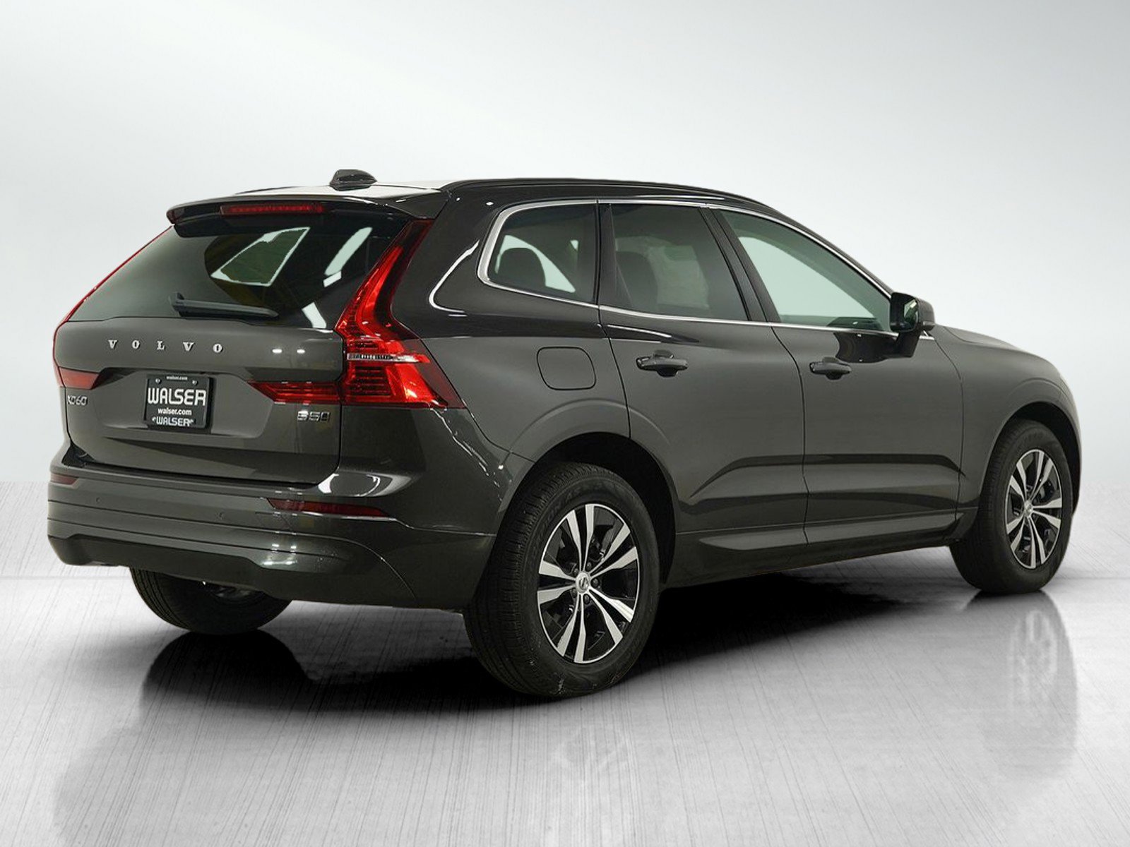 2023 Volvo XC60 B5 Core photo 5