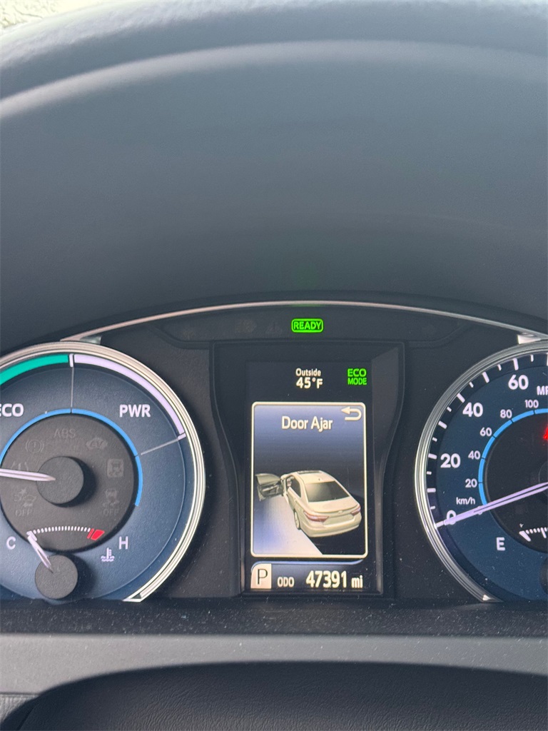 2016 Toyota Camry Hybrid XLE photo 4