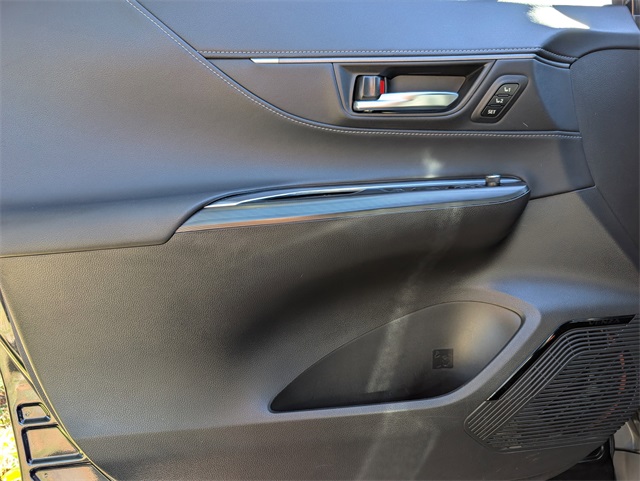 2021 Toyota Venza XLE photo 11
