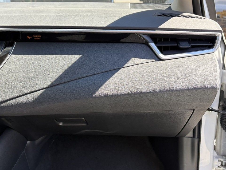 2022 Toyota Corolla LE photo 31