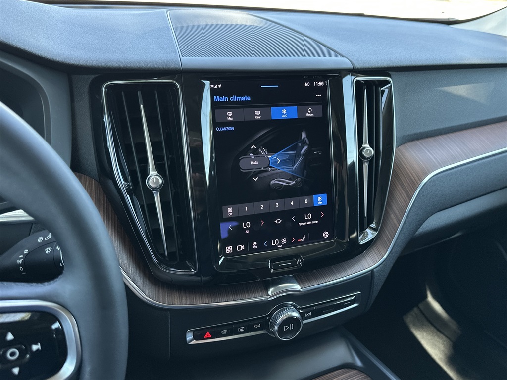 2023 Volvo XC60 B5 Plus photo 19