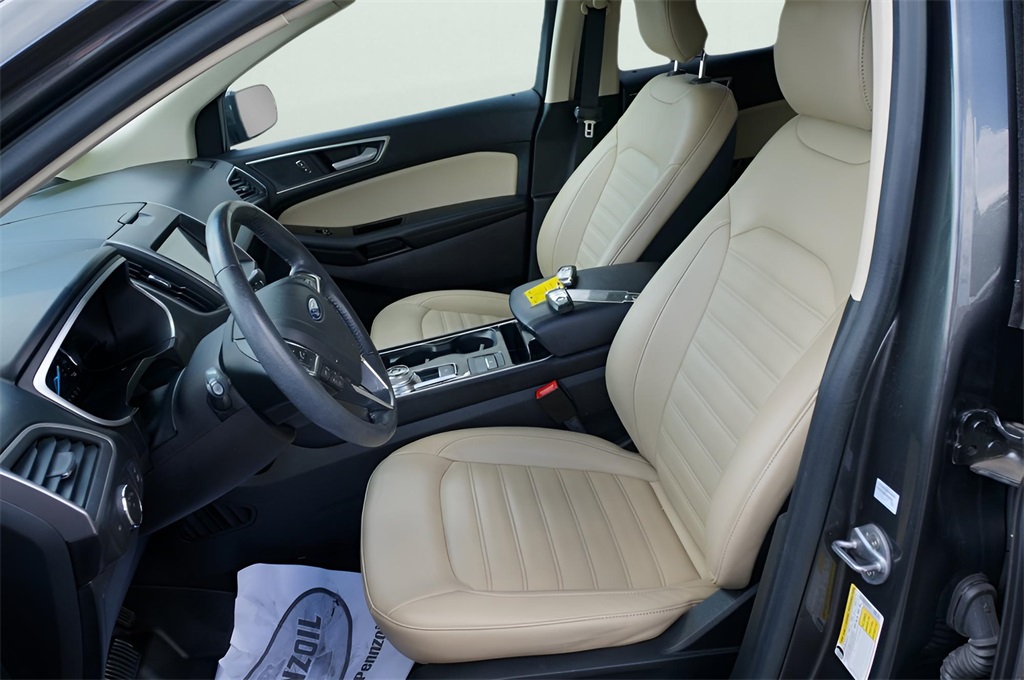 2019 Ford Edge SEL photo 9