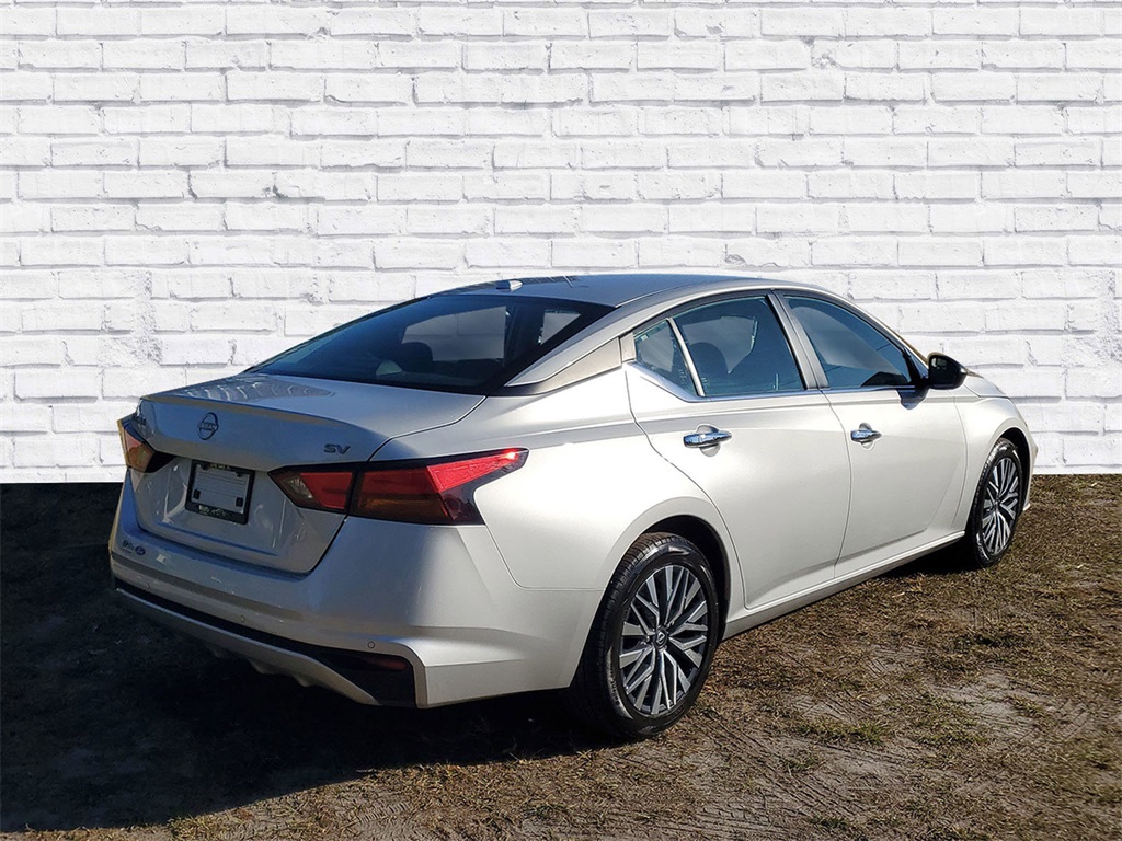 2024 Nissan Altima 2.5 SV photo 2
