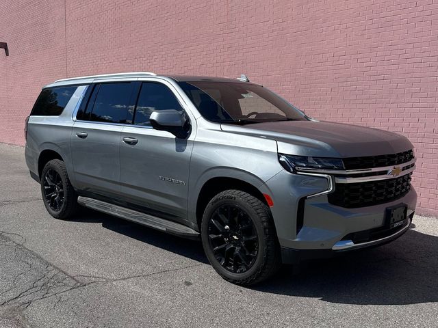 2023 Chevrolet Suburban LS photo 2