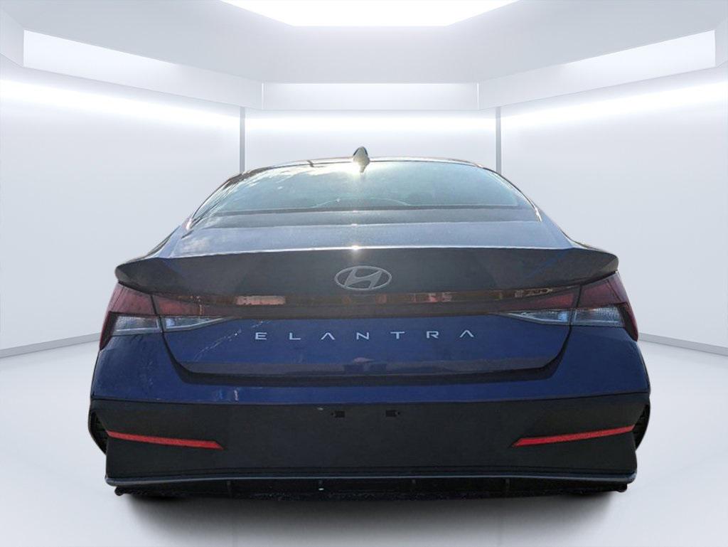 2025 Hyundai Elantra SE photo 4