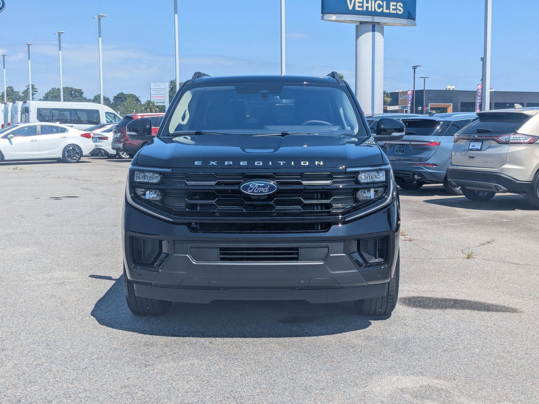 2025 Ford Expedition MAX photo 2