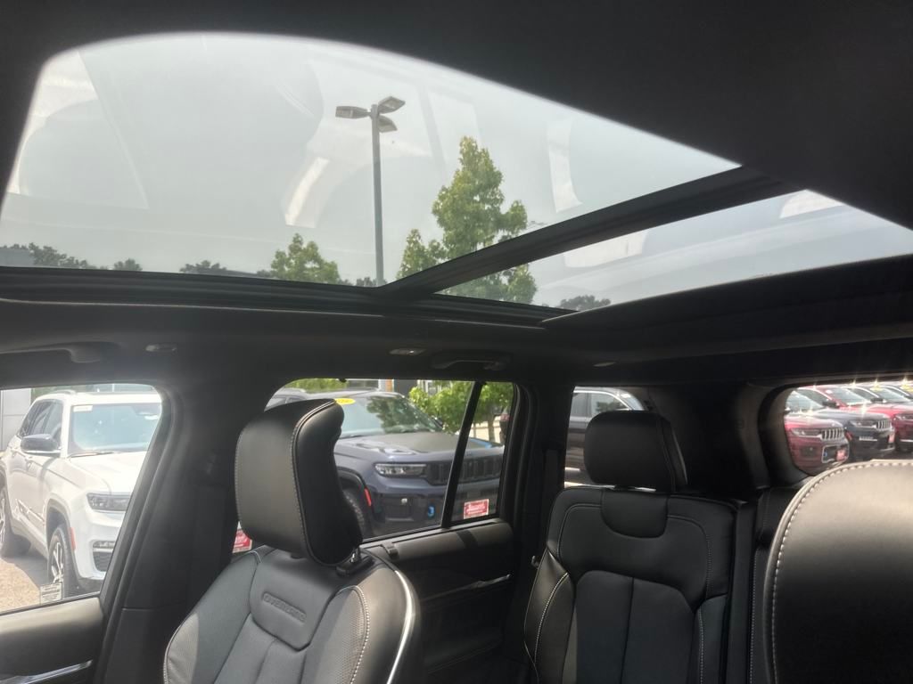 2024 Jeep Grand Cherokee Overland 4xe photo 2