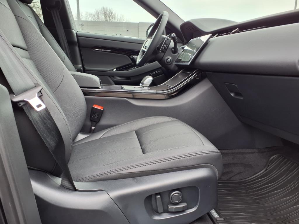 2026 Land Rover Range Rover Evoque Dynamic SE photo 3