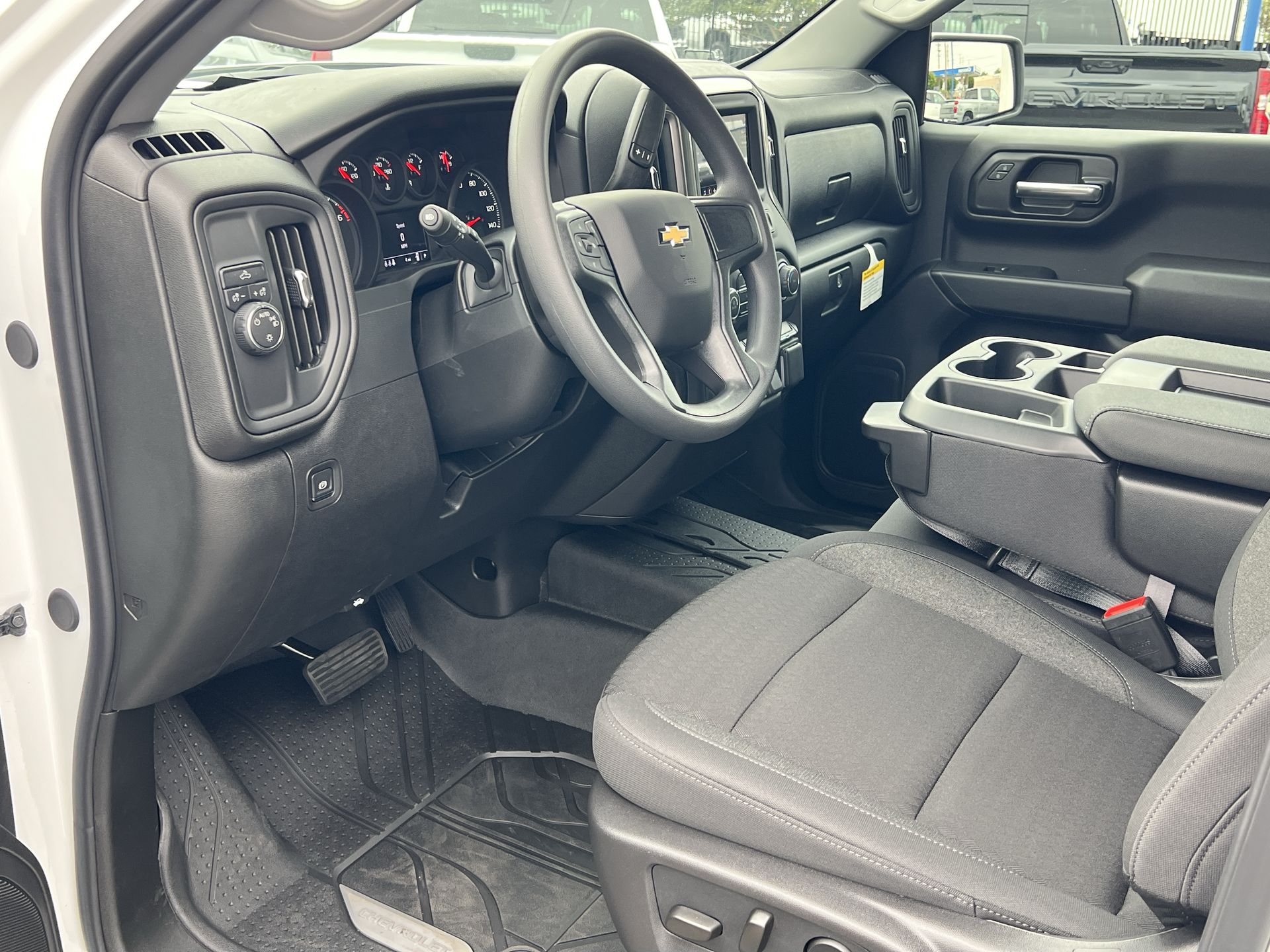 2026 Chevrolet Silverado 1500 Custom photo 3