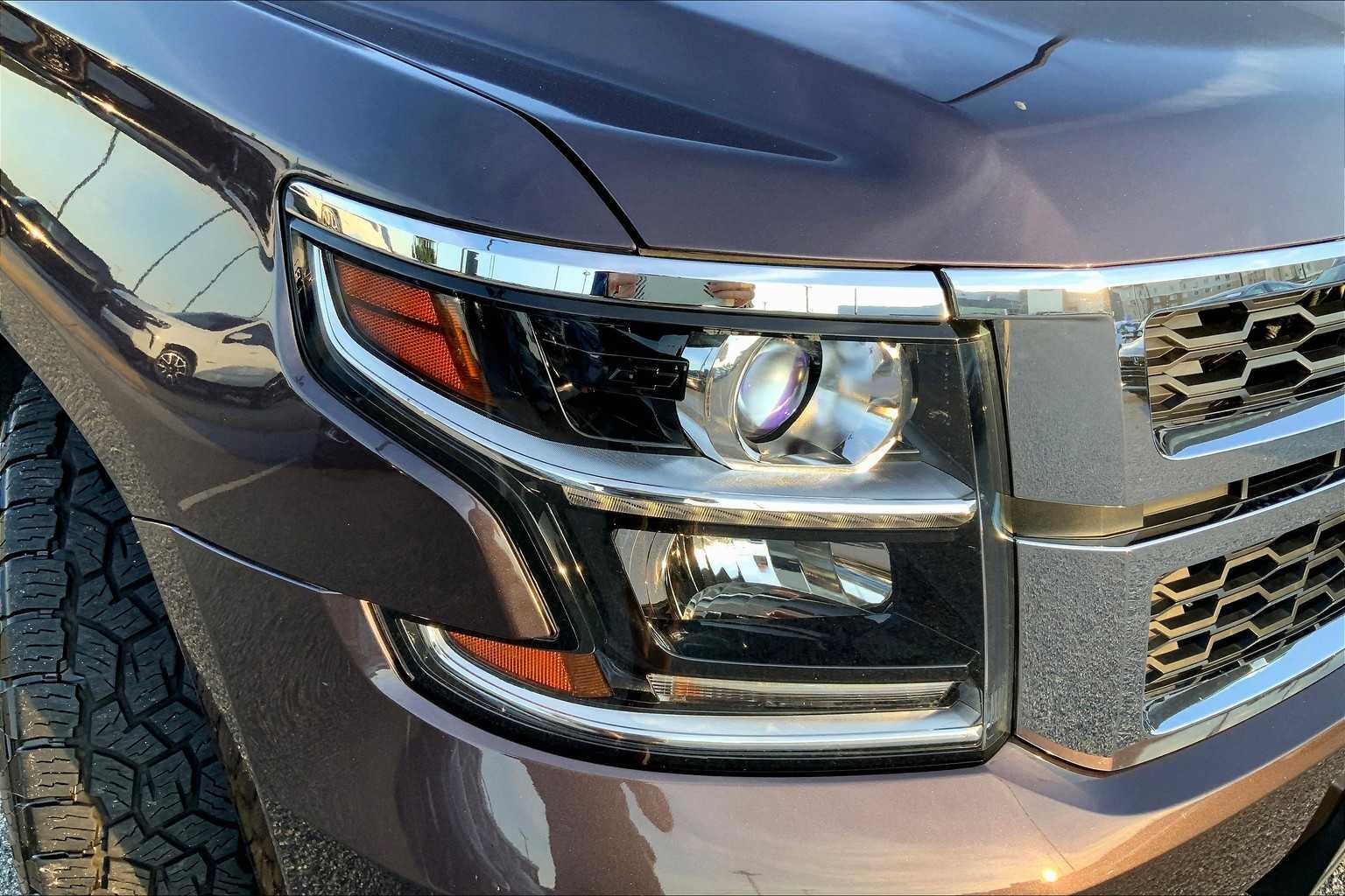 2015 Chevrolet Suburban LT photo 26