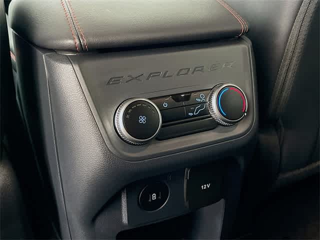 2025 Ford Explorer ST-Line photo 27