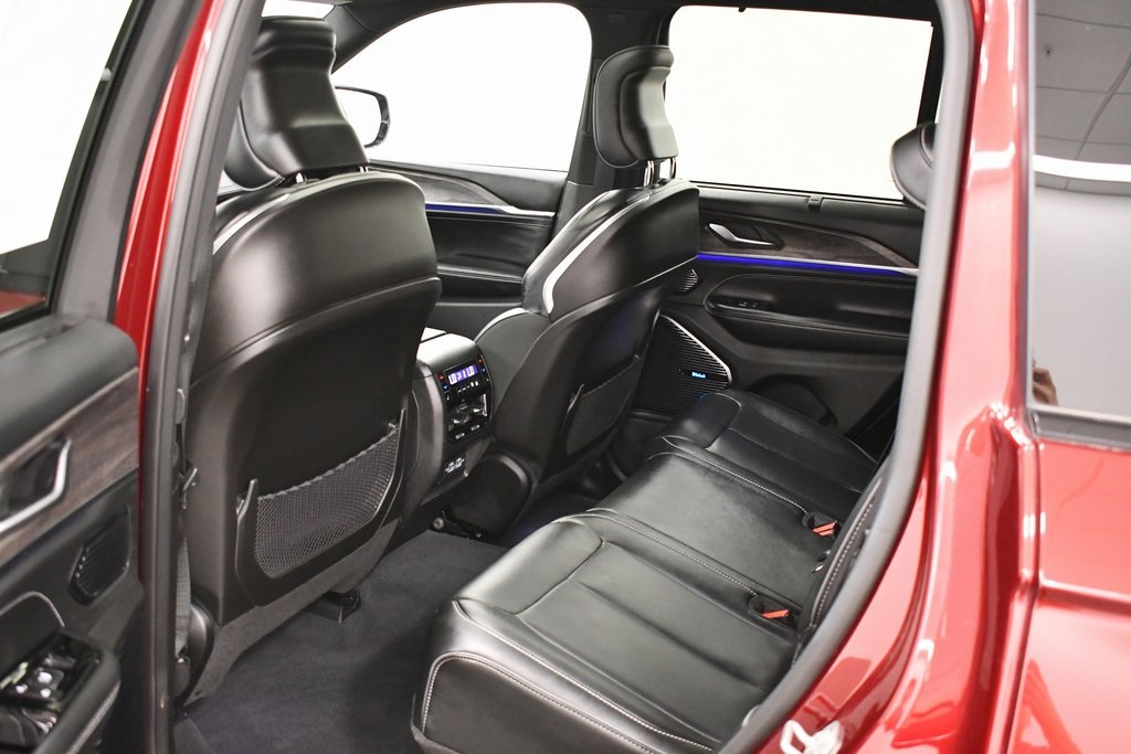 2023 Jeep Grand Cherokee Overland 4xe photo 13