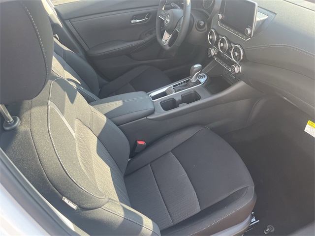 2025 Nissan Sentra SV photo 4