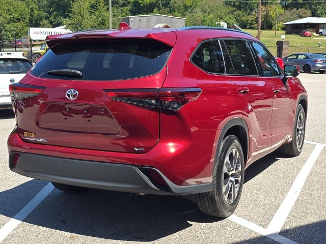 2021 Toyota Highlander XLE photo 5