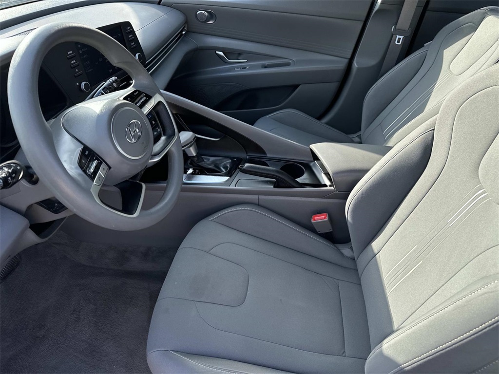 2023 Hyundai Elantra SEL photo 11