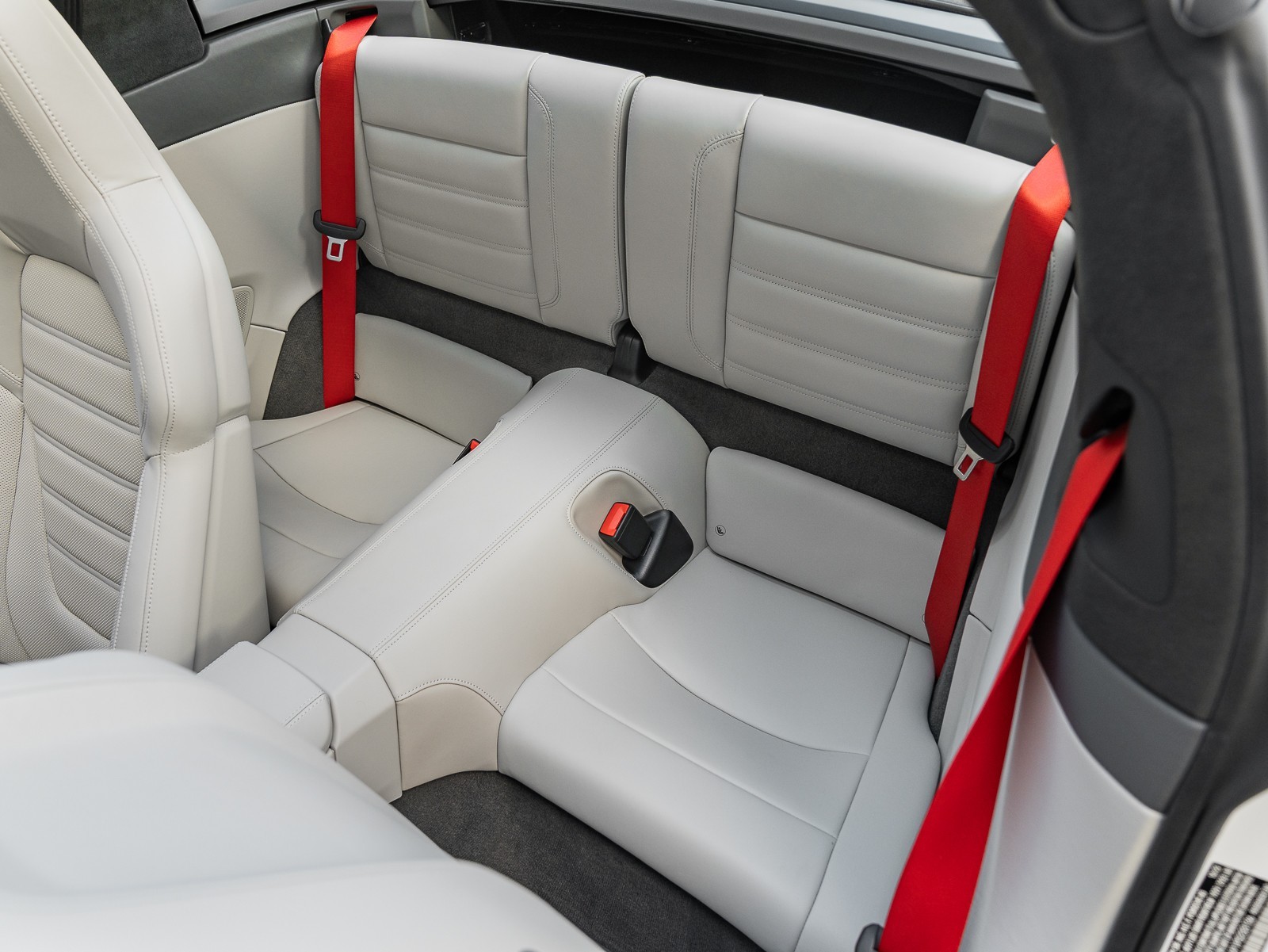 2023 Porsche 911 4 GTS photo 2