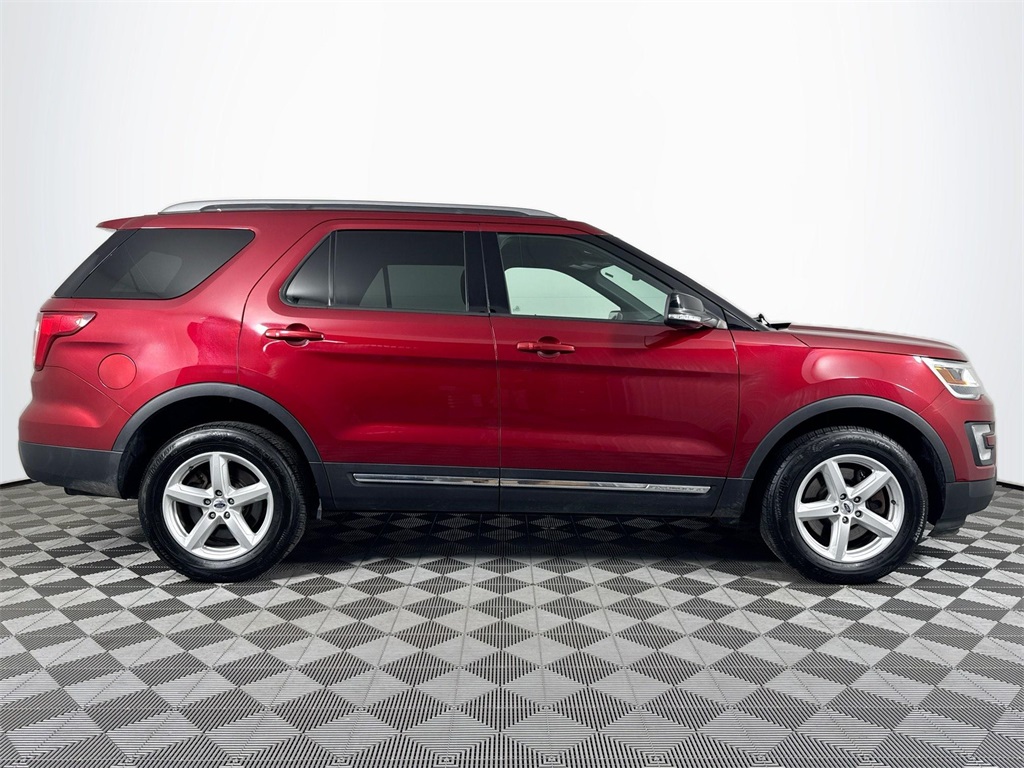 2017 Ford Explorer XLT photo 4
