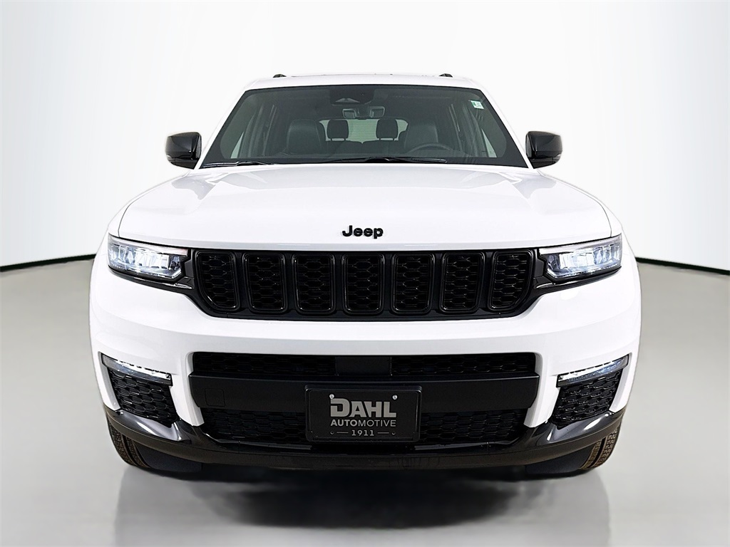 2025 Jeep Grand Cherokee Limited photo 2