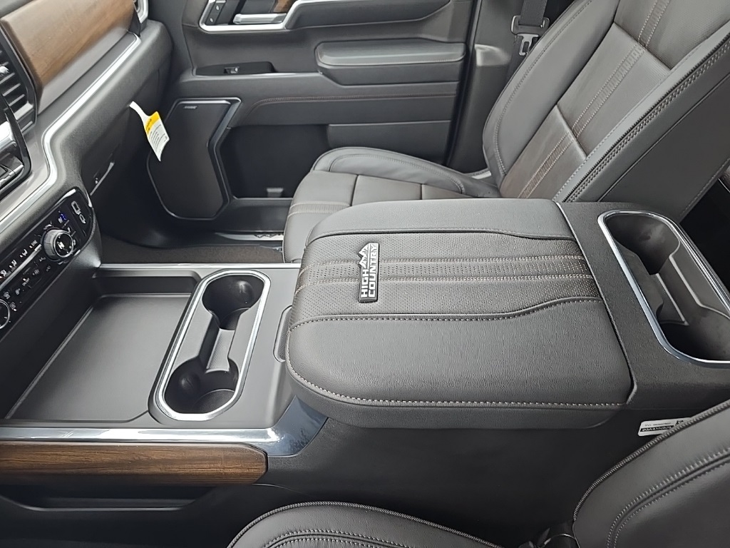 2025 Chevrolet Silverado 2500HD High Country photo 14