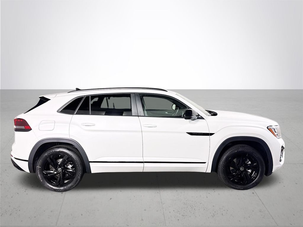 2025 Volkswagen Atlas Cross Sport SEL R-Line photo 5
