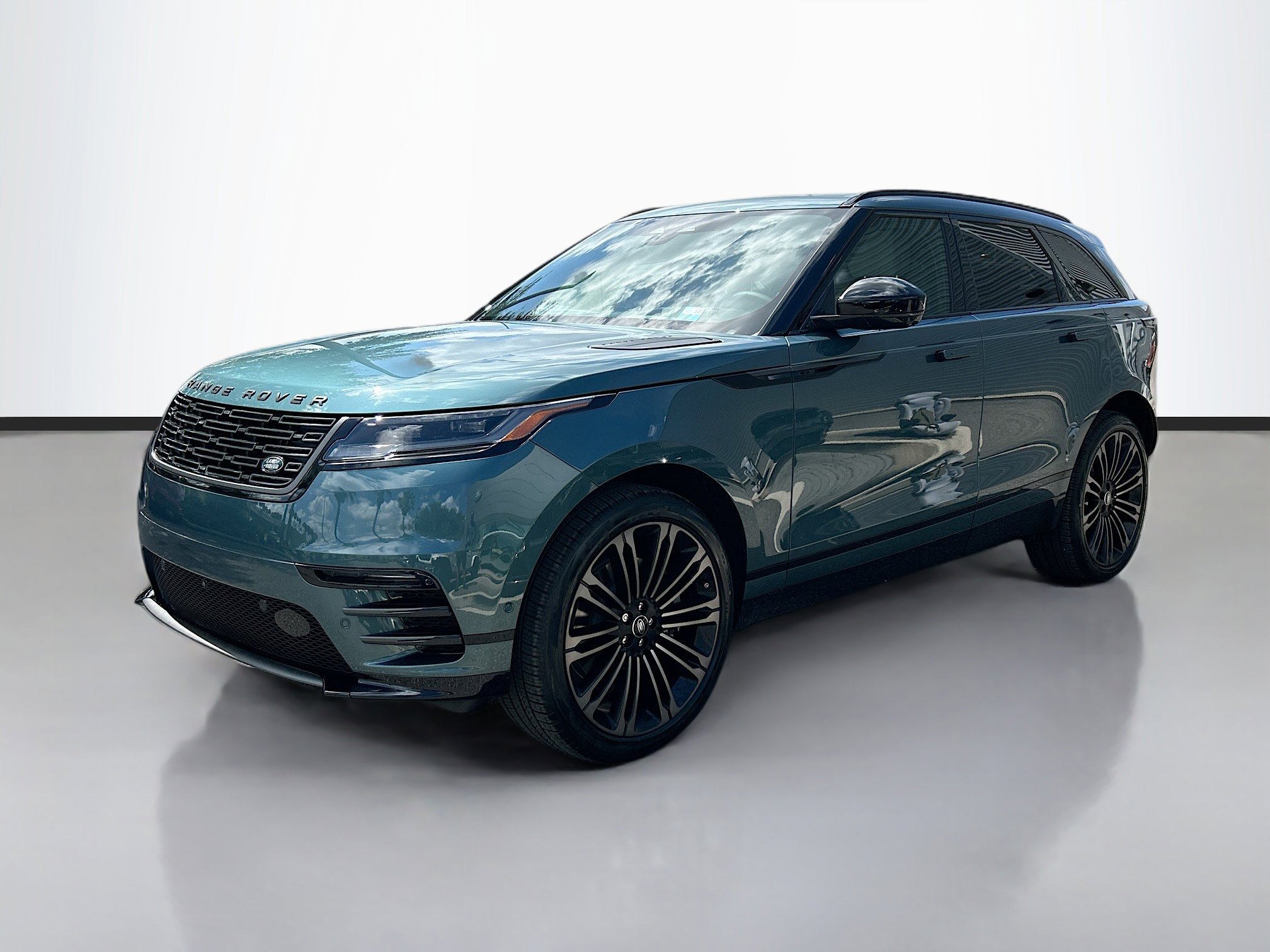 2026 Land Rover Range Rover Velar Dynamic SE's photo