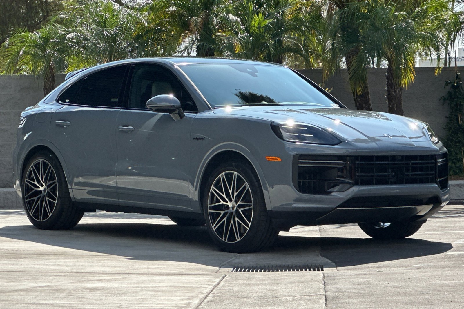 2026 Porsche Cayenne Turbo E-Hybrid Coupe photo 9