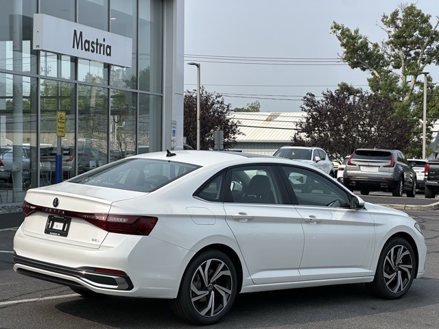 2025 Volkswagen Jetta 1.5T SEL photo 2