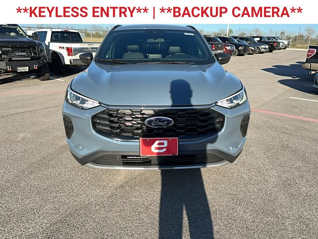 2025 Ford Escape Hybrid ST-Line photo 2