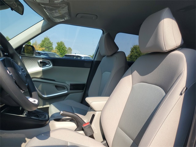 2025 Kia Soul LX S photo 13