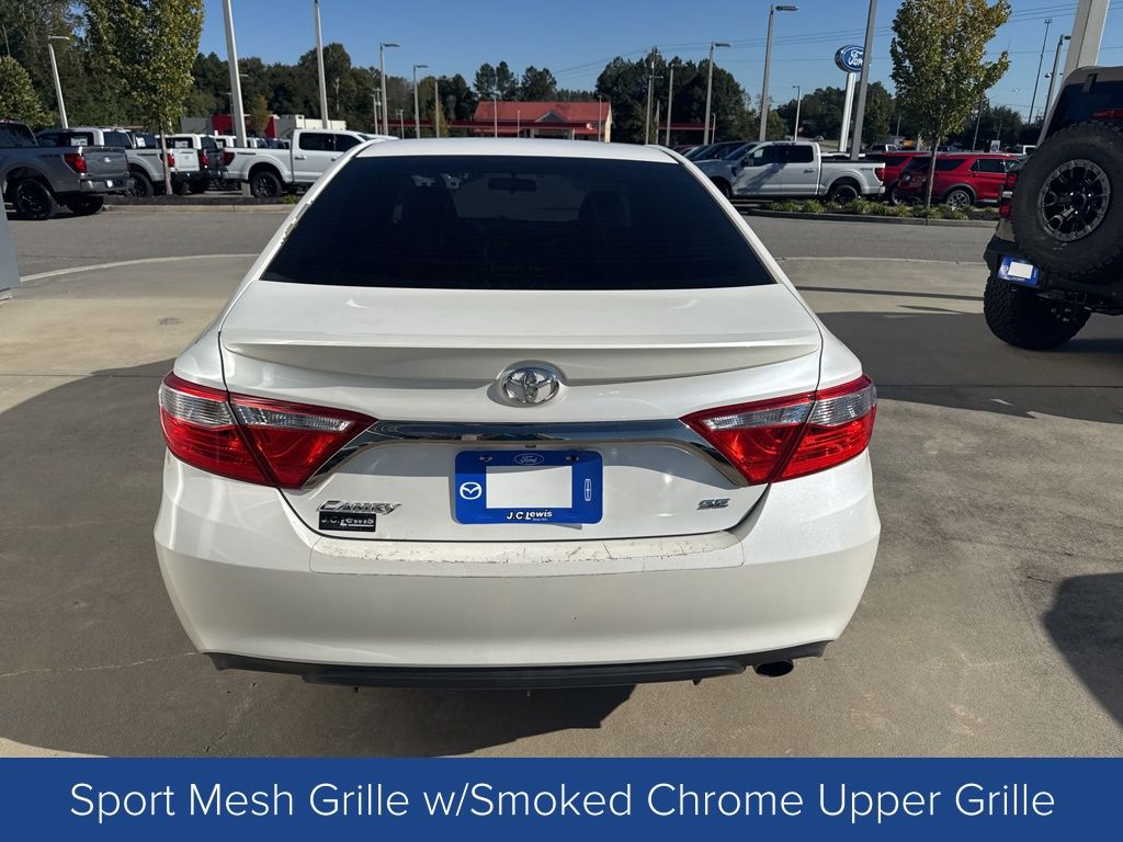 2017 Toyota Camry SE photo 4