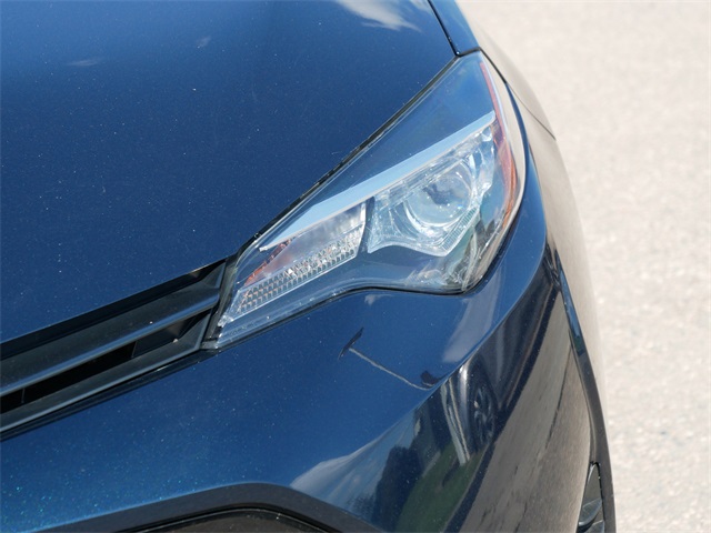 2019 Toyota Corolla LE photo 9