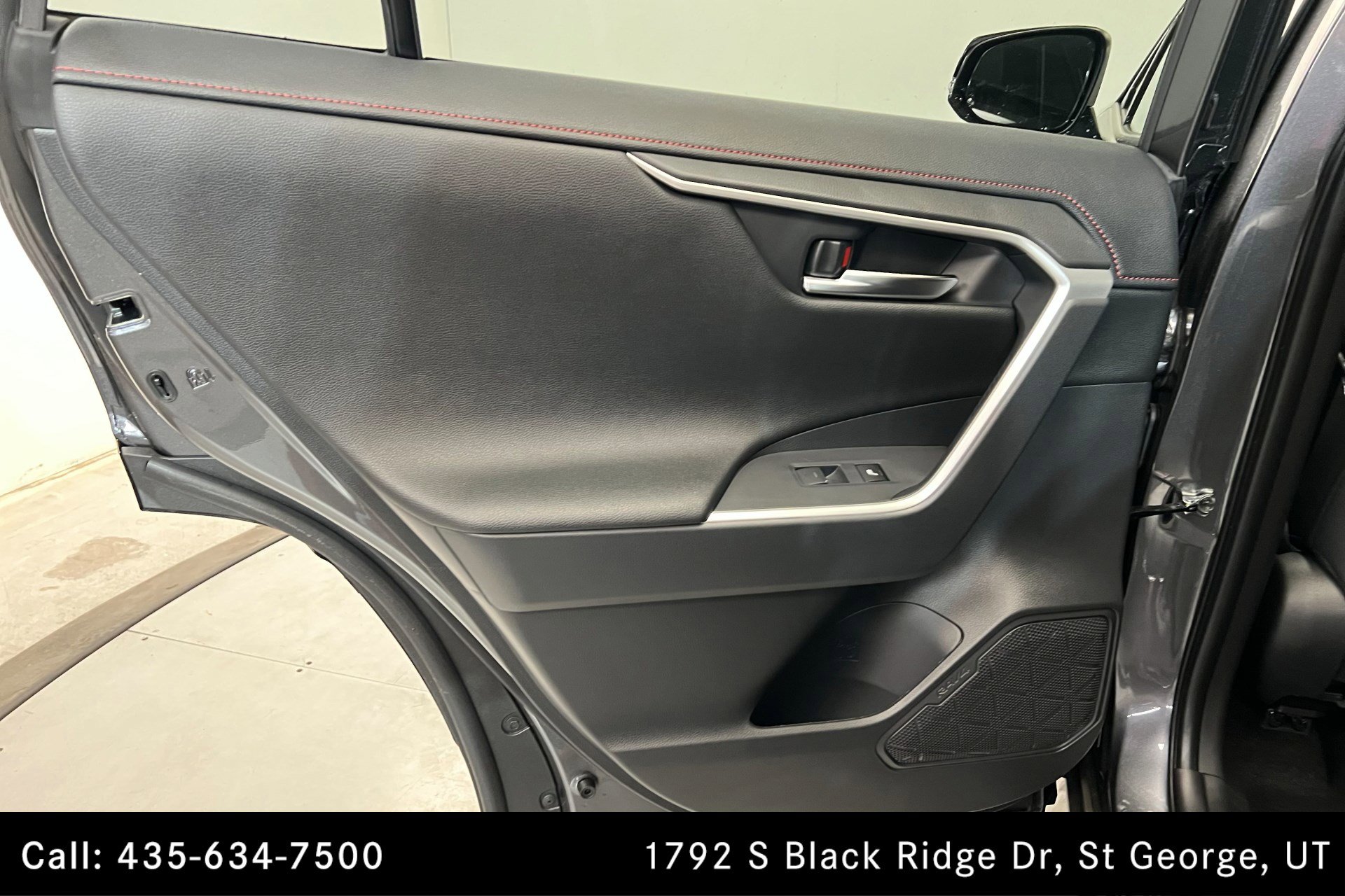 2025 Toyota RAV4 Hybrid XSE photo 17