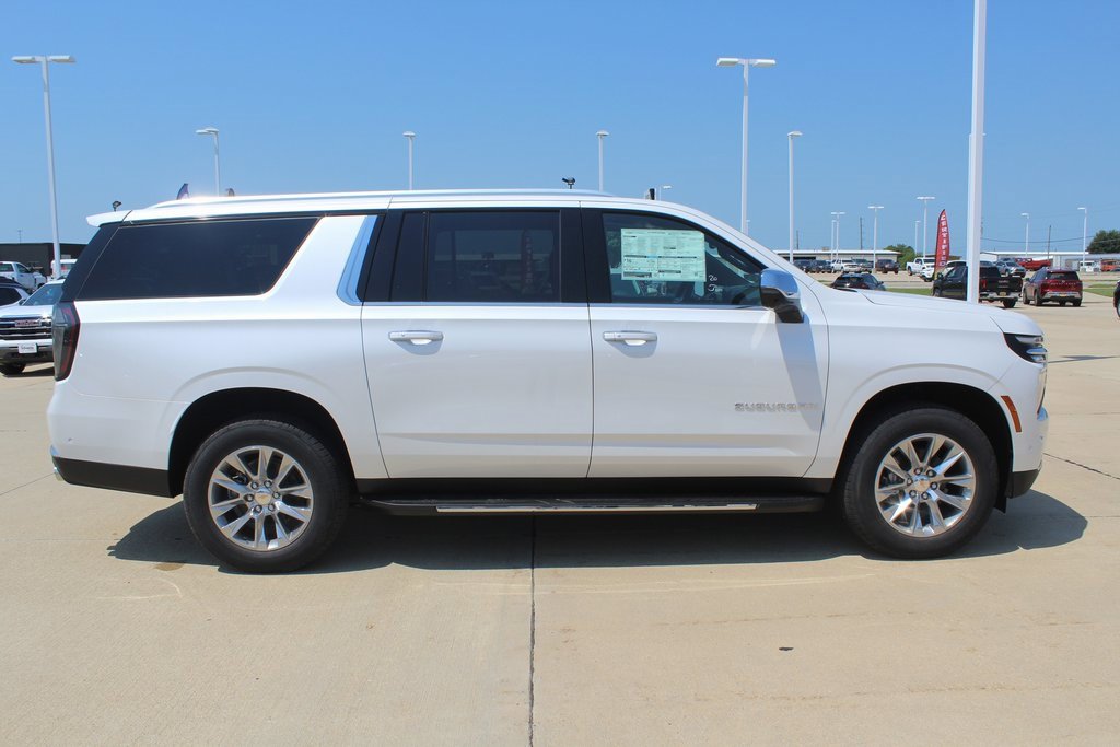 2025 Chevrolet Suburban Premier photo 2