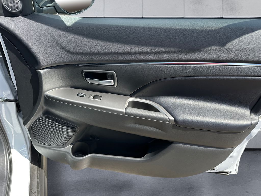 2024 Mitsubishi Outlander Sport SEL photo 15