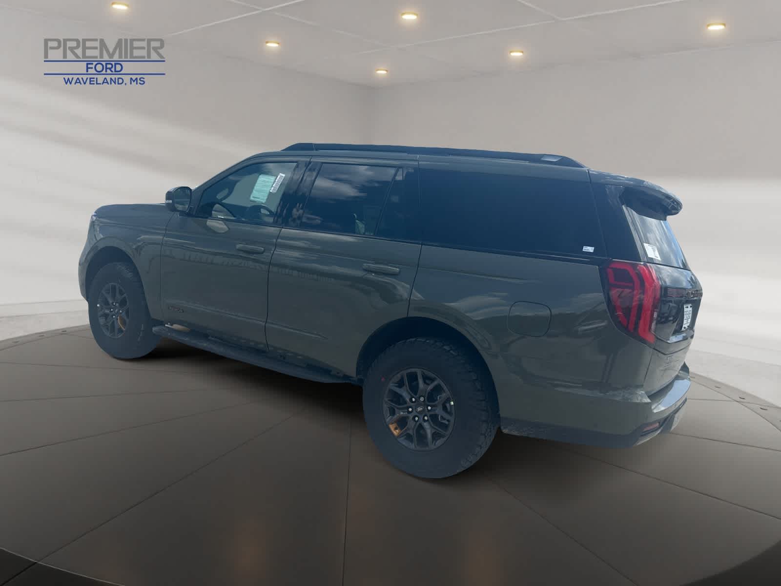 2025 Ford Expedition photo 3